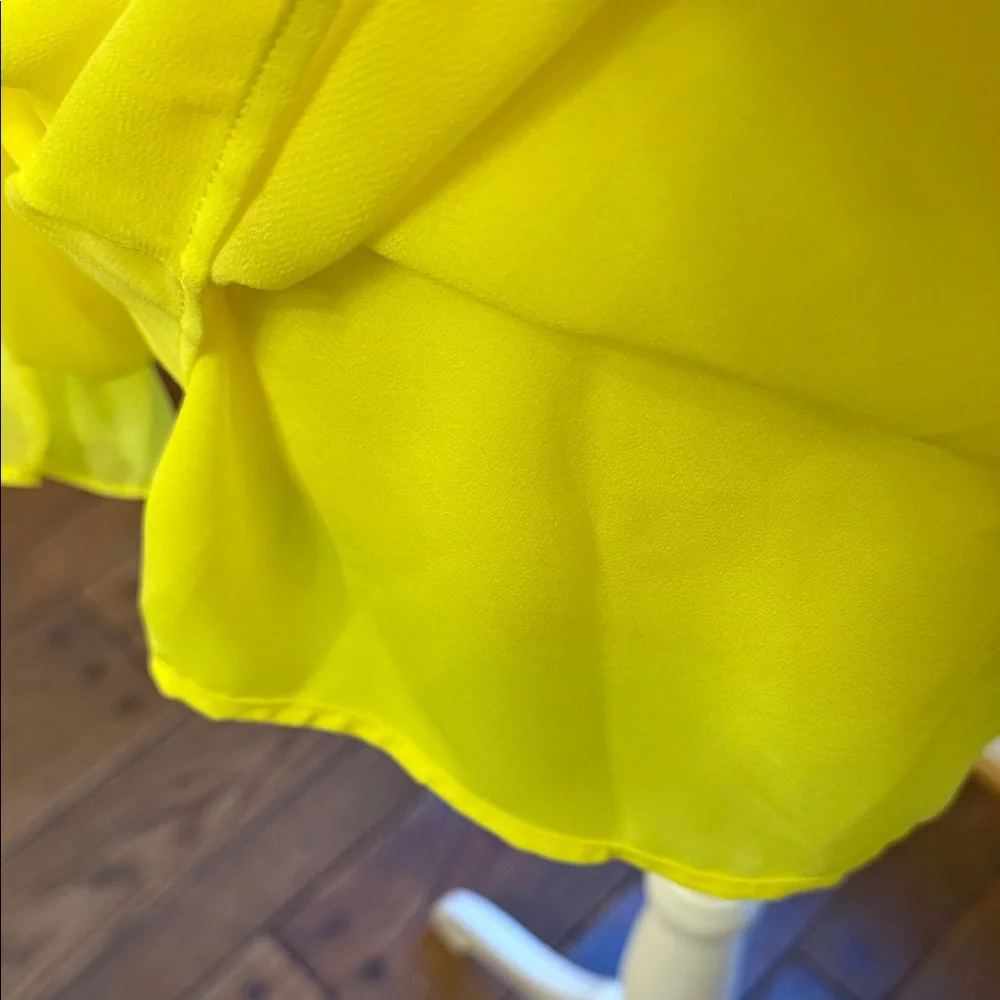 Vince Camuto Citrus Splash Bright Lemon V-Neck Blouse NWT - Picture 6 of 13